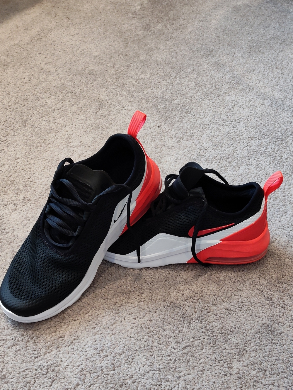 Nike Black White Red Low-Top Athletic Sneakers